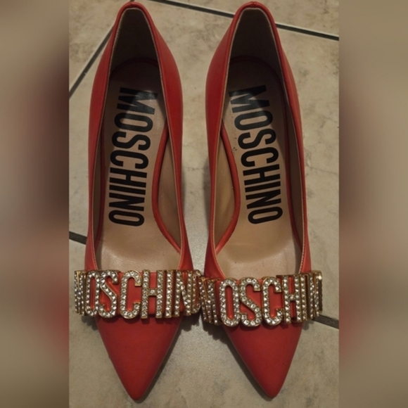 Authentic Moschino Red Orange Women\'s Shoes with Gold Accents Logo - Used
